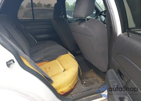 2010 Ford Crown Victoria Police/Police Interceptor z USA, uszkodzony, nr VIN 2FABP7BV4AX142382